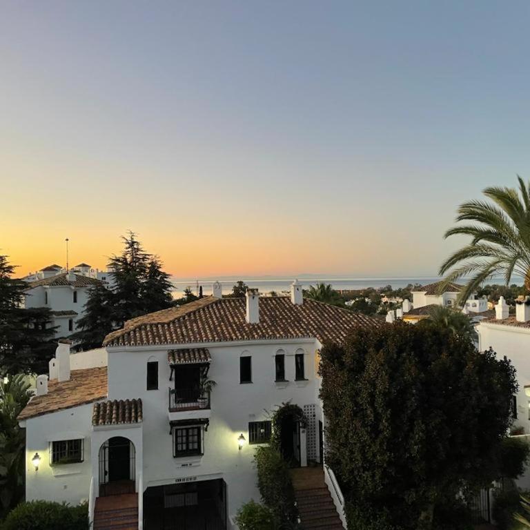 Luxury Penthouse in Medina Banus - Three-Bedroom Apartment - 2