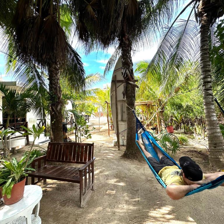 Sirenas Caribbean Rooms Holbox - Habitación Cuádruple con terraza - 3