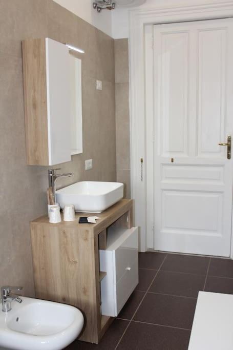 Nel Cuore del Vomero Apartament - Appartamento con 2 Camere da Letto - 57