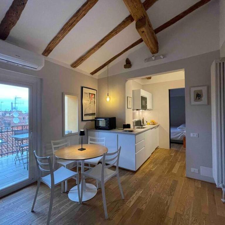 Romantic attic room with panoramic view - One-Bedroom Apartment - 2