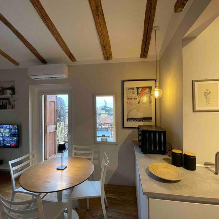 Romantic attic room with panoramic view - One-Bedroom Apartment - 4