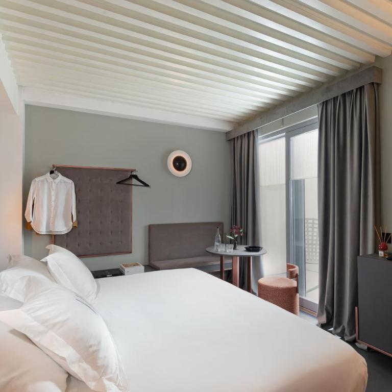 VIS urban suites & spa - Boutique Hotel - Queen Room with Spa Bath - 6