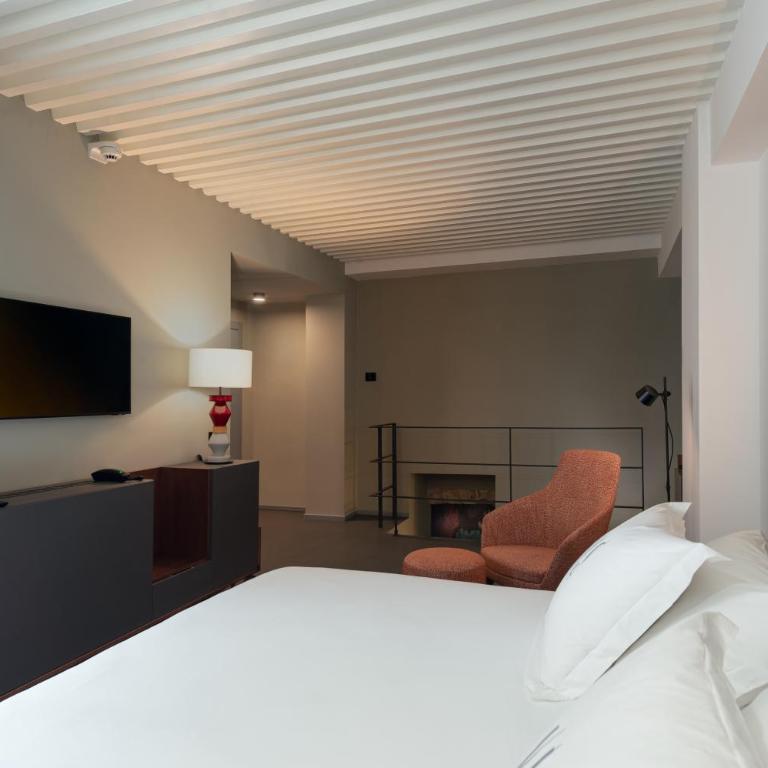 VIS urban suites & spa - Boutique Hotel - Queen Room with Spa Bath - 7