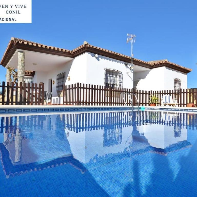 Chalet con Piscina privada en Conil - Casa de 3 dormitorios - 1