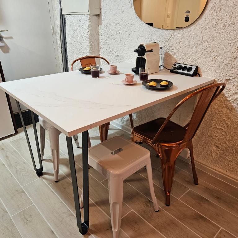 Suite charmante proche du temple romain - Apartment mit 1 Schlafzimmer - 9
