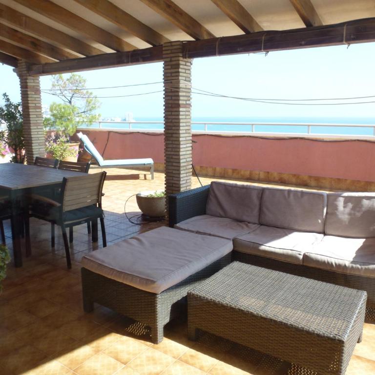 Espectacular terraza y vistas en 1a línea de playa - Three-Bedroom Apartment - 13
