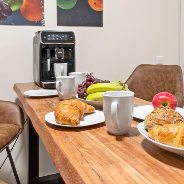 Altstadt - Exklusive 3-Zi-Wohnung für 6 Personen mit 90 qm, großer Dachterrasse, Parkplatz, WLAN - Apartment mit 2 Schlafzimmern - 34