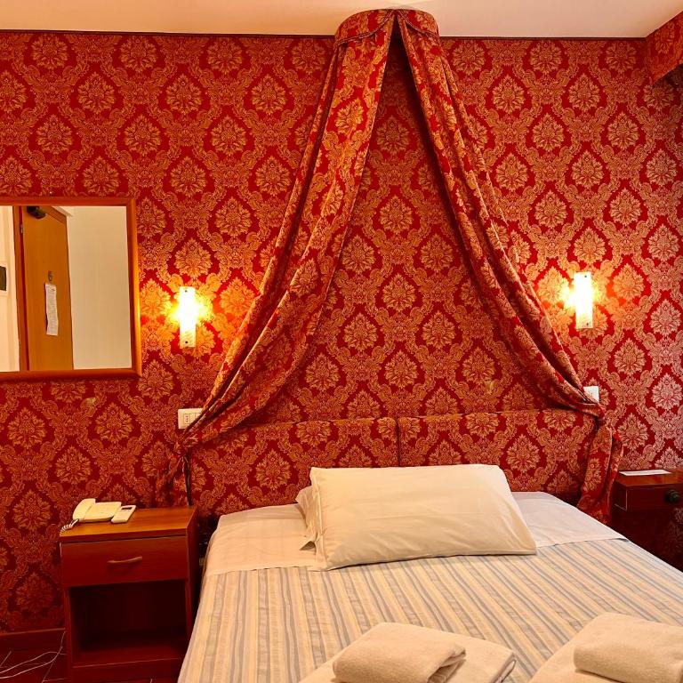 Hotel Canada - Camera Matrimoniale Piccola - 4
