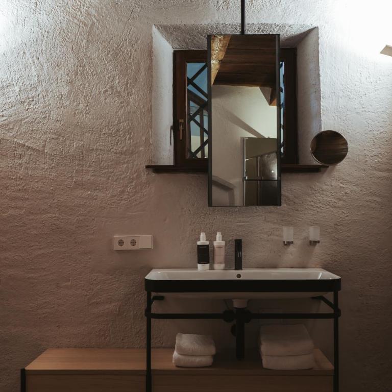 Arthotel Lasserhaus - Camera Matrimoniale con Vasca Idromassaggio - 4