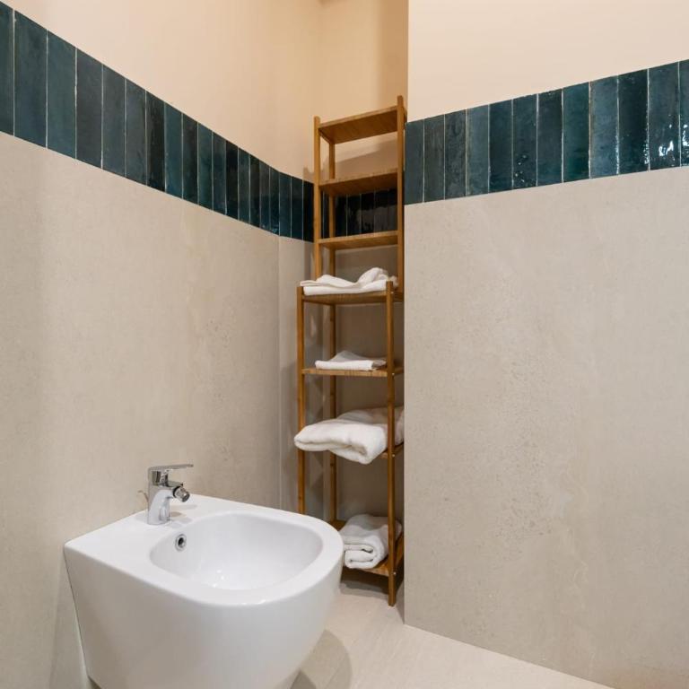 Napoli Maison - Camera Matrimoniale con Bagno Privato - 6