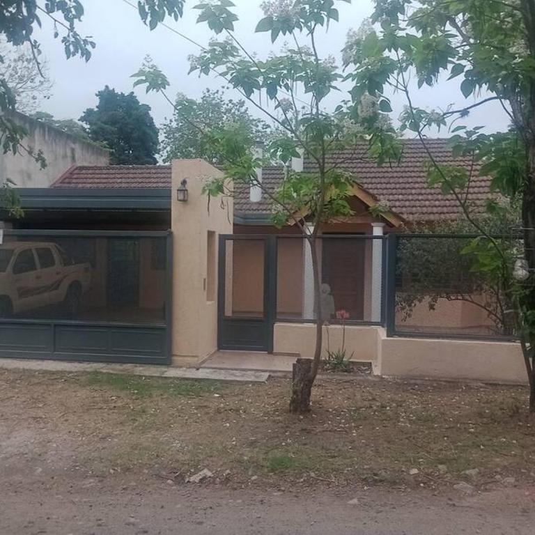 Casa 3 Habitaciones, 2 baños pileta a compartir con el anfitrion - - Casa de 3 dormitorios - 2