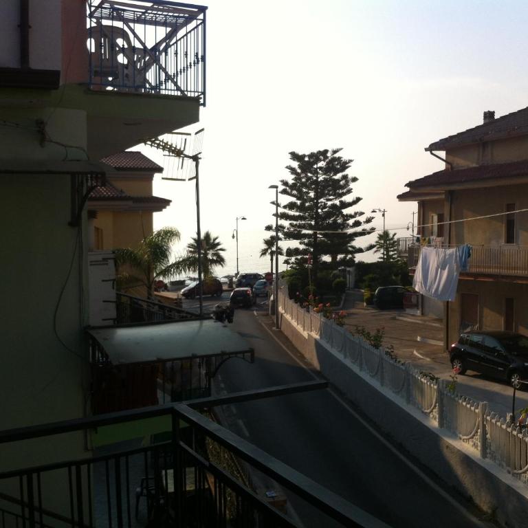 B&B Casa 28 - Camera Matrimoniale/Doppia con Letti Singoli con Balcone - 11