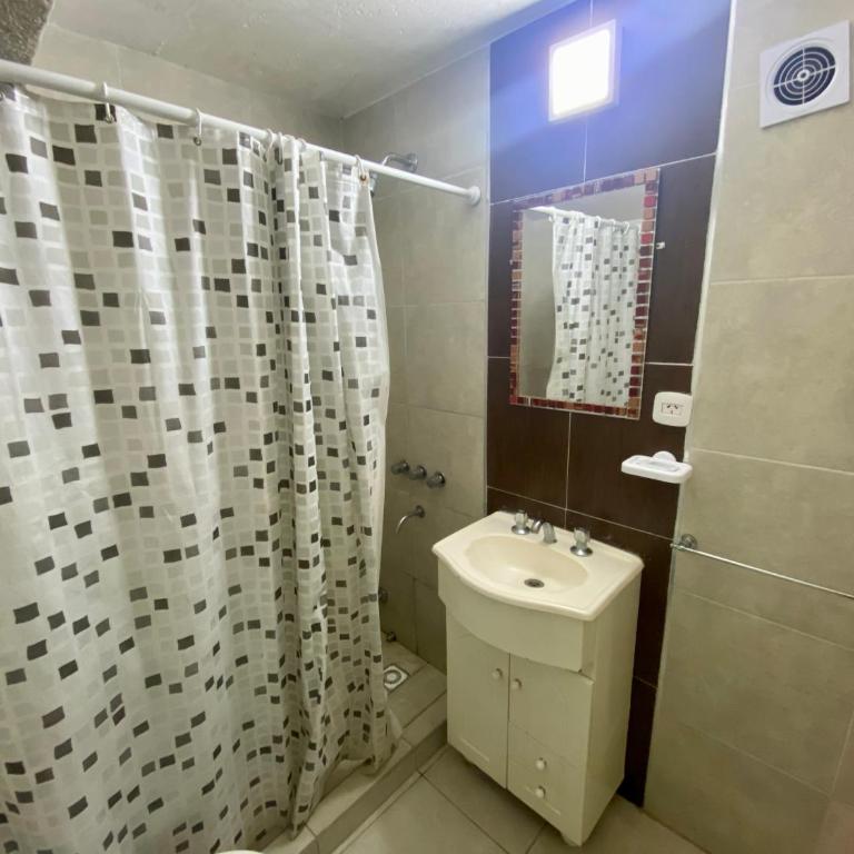 Casa Chiozza - Habitación con cama grande y vistas al mar - 8