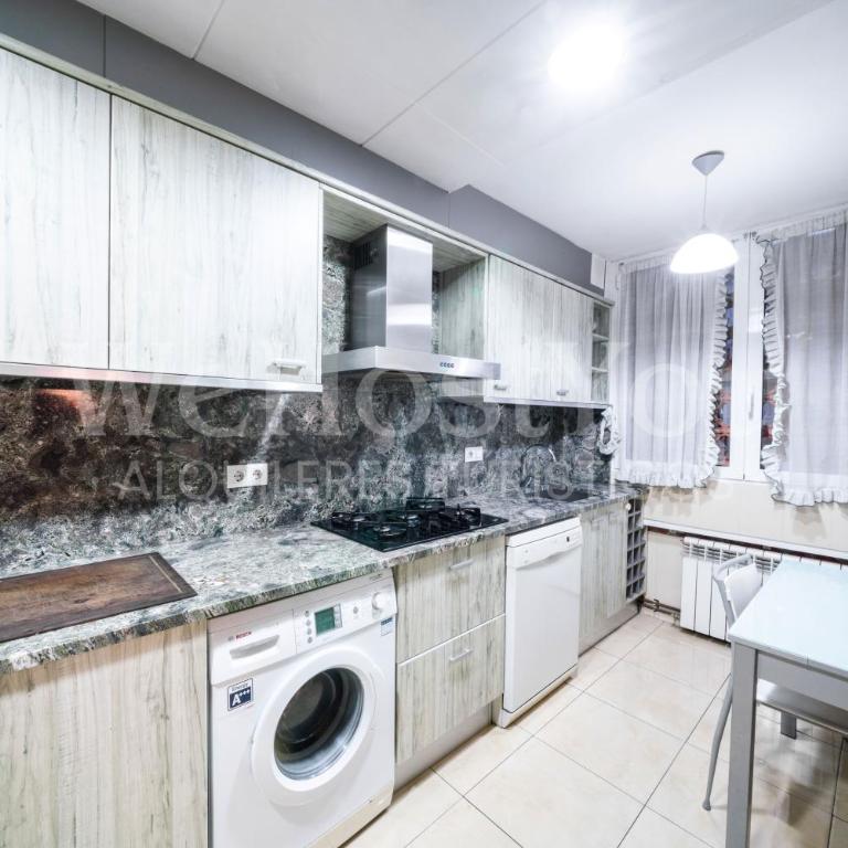 Bel Appartement Roses, Arenes 15 - WeHostYou - Three-Bedroom Apartment - 3