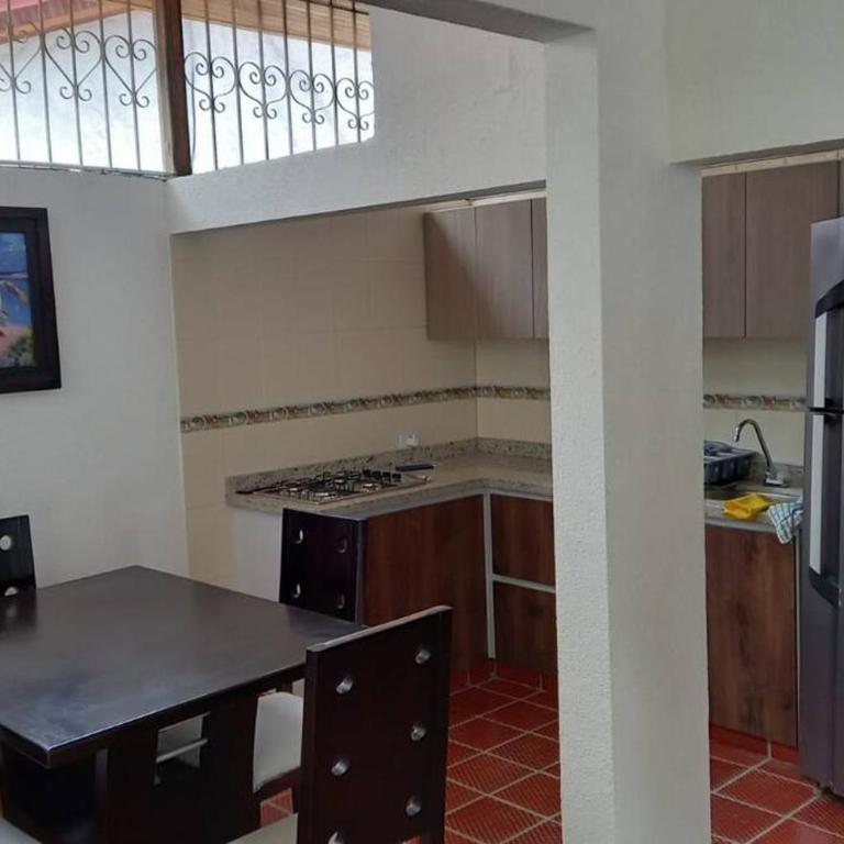 Casa vacacional con Jacuzzi privado y BBQ - Three-Bedroom House - 17