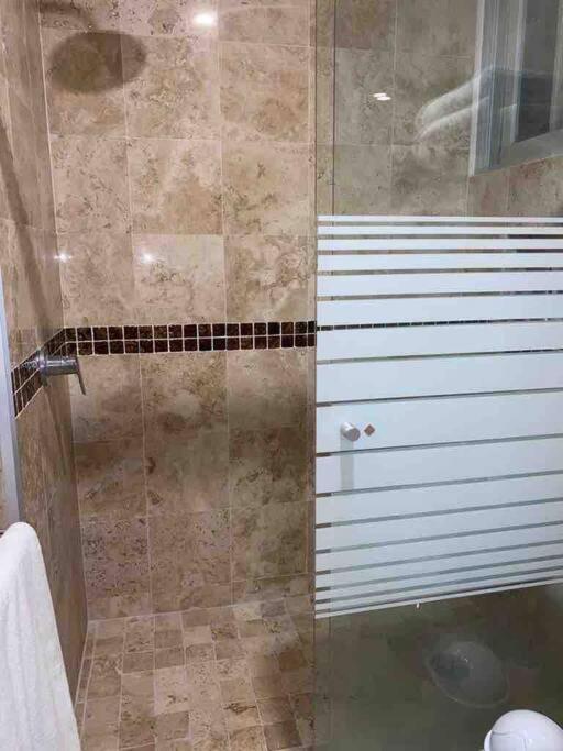 Amazing, luminous studio close to beach and 5th Av - One-Bedroom Apartment - 17