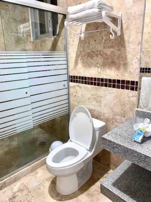 Amazing, luminous studio close to beach and 5th Av - One-Bedroom Apartment - 24