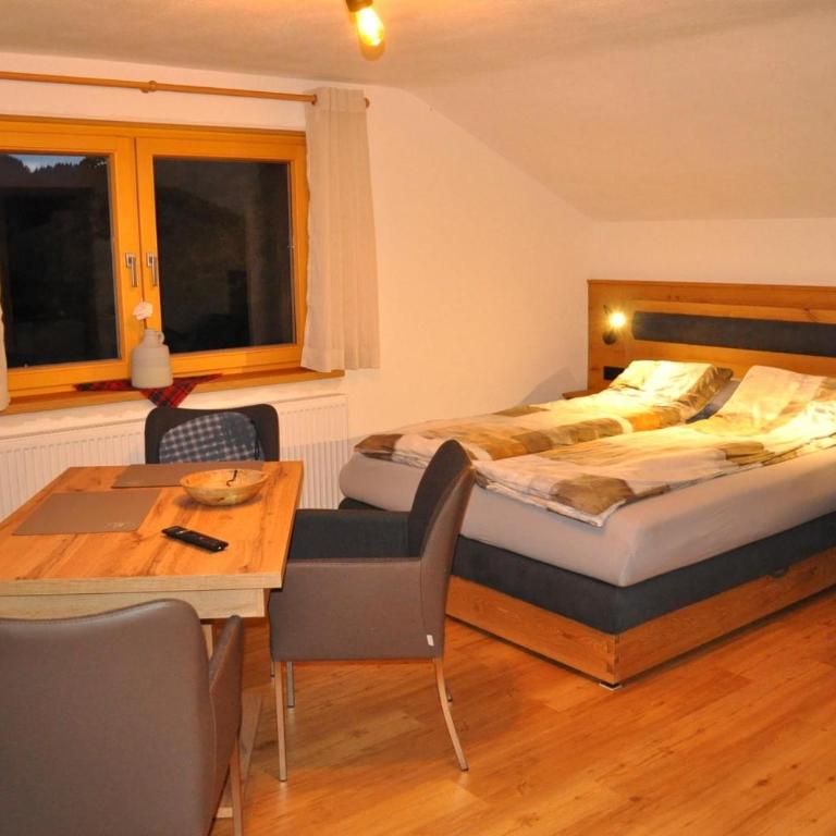 Haus Alpenglühn - Apartment mit Dusche - 1