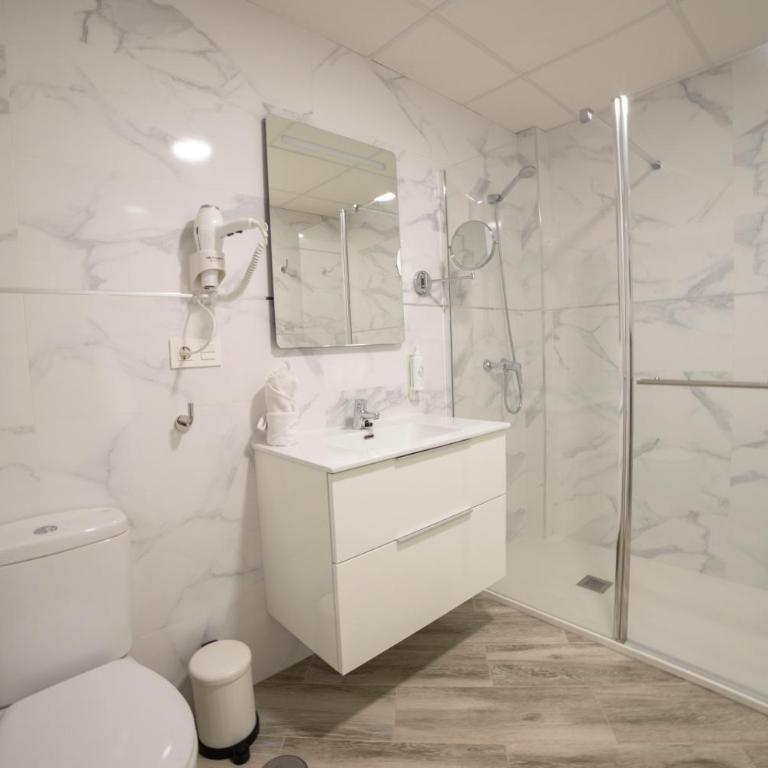 Hostal Altea Karma - Habitación Cuádruple Estándar - 14