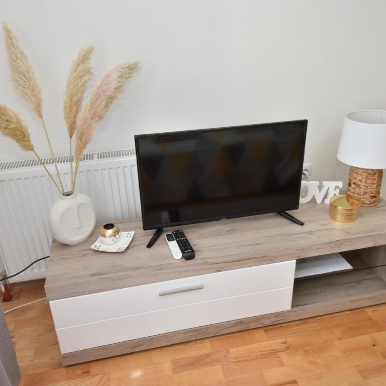 Studio 13 - One-Bedroom Apartment - 22