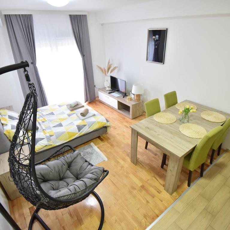 Studio 13 - One-Bedroom Apartment - 29