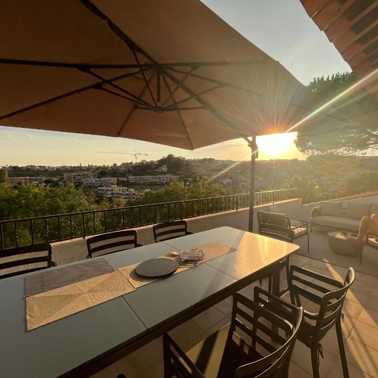 Villa sur le toit, duplex, 5 pièces 160m2, piscine - Appartement - 19