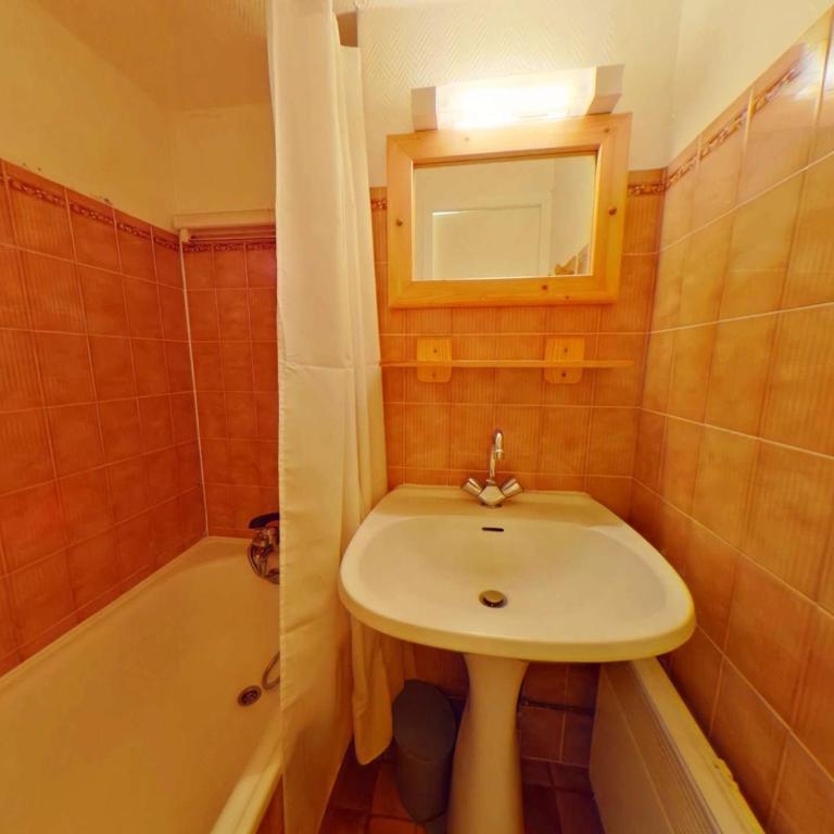 Charmant Duplex 3 Pièces, 8 Pers, Proche Centre & Commerces - Two-Bedroom Apartment - 13