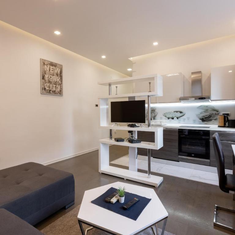Central Park Apartments - Comfort One-Bedroom Apartment - 15