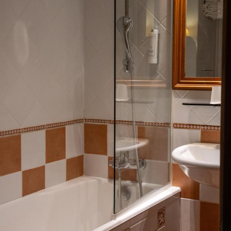 Hotel de Fleurie - Saint-Germain-des-Pres - 2 Chambres Doubles Adjacentes - 9