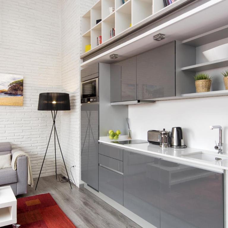 Eixample Building Apartments by Mercedes Heritage - Three-Bedroom Apartment with Terrace - 1