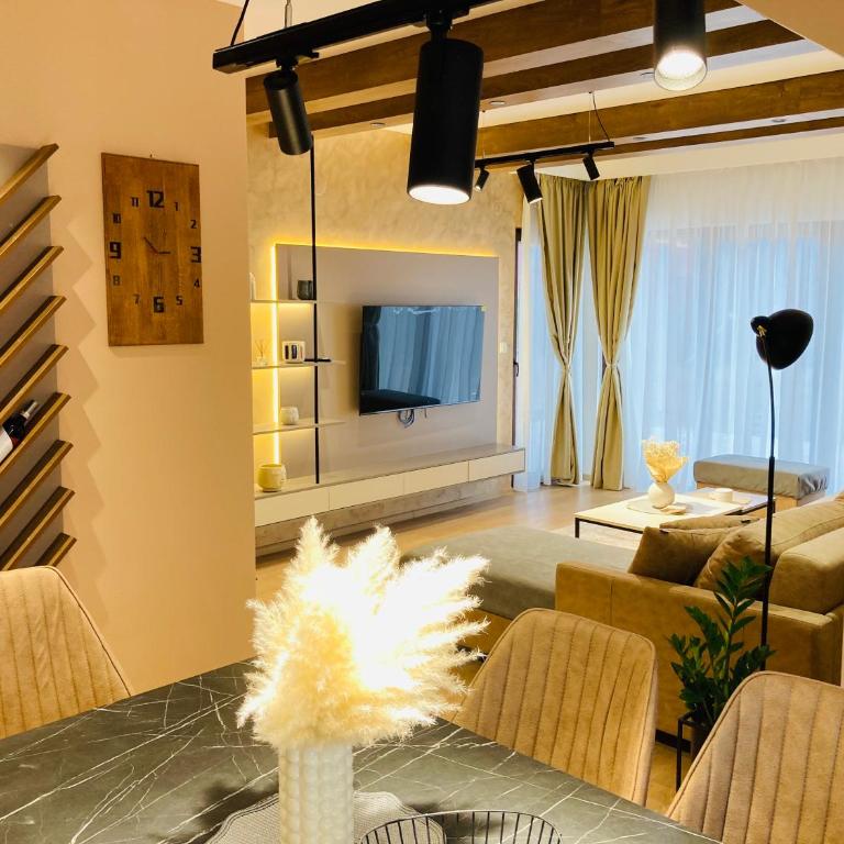 Villa Selzo lux - Three-Bedroom Villa - 1