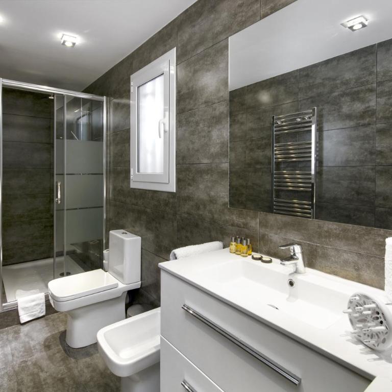 Eixample Building Apartments by Mercedes Heritage - Two-Bedroom Apartment with Terrace - 7
