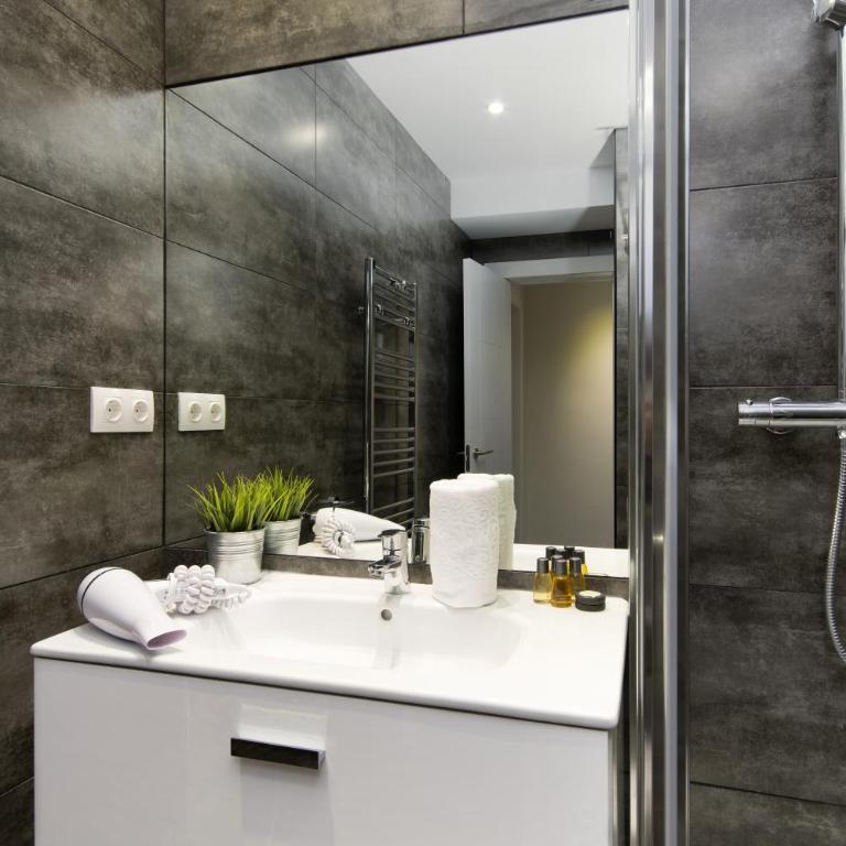 Eixample Building Apartments by Mercedes Heritage - Two-Bedroom Apartment with Terrace - 18