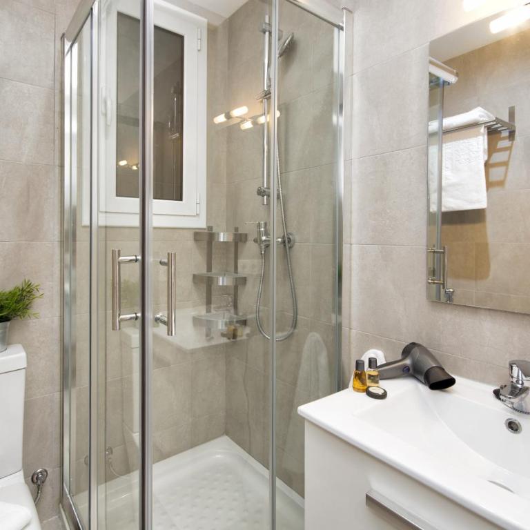 Eixample Building Apartments by Mercedes Heritage - One-Bedroom Apartment - 4