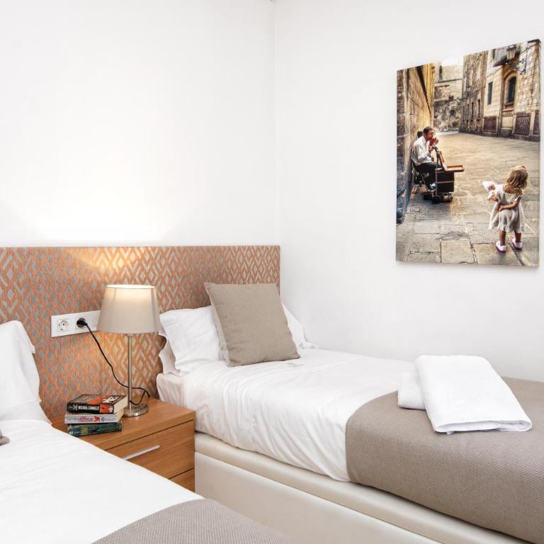 Eixample Building Apartments by Mercedes Heritage - Three-Bedroom Apartment - 1
