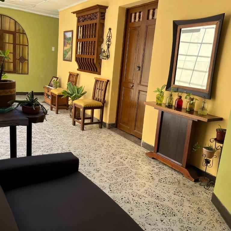 Casa Grande Hostal - Double Room with Shared Bathroom - 1