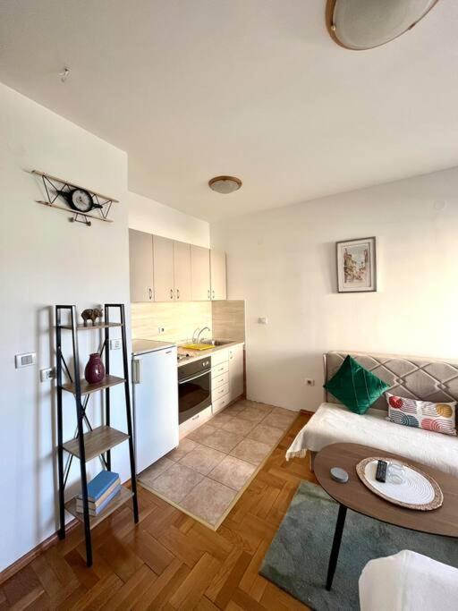 Studio 6 - One-Bedroom Apartment - 7