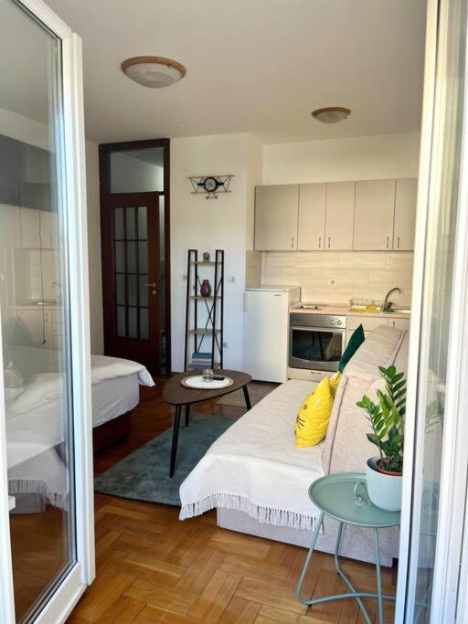 Studio 6 - One-Bedroom Apartment - 8