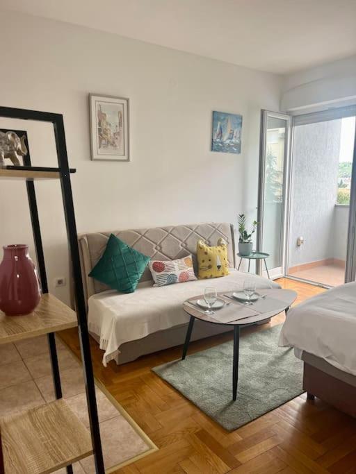 Studio 6 - One-Bedroom Apartment - 9