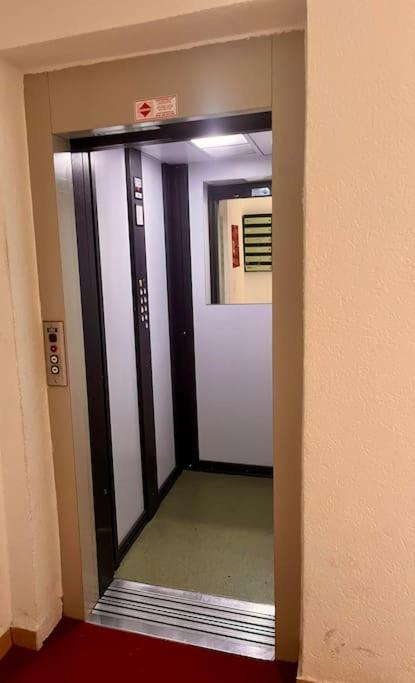 Studio 6 - One-Bedroom Apartment - 10