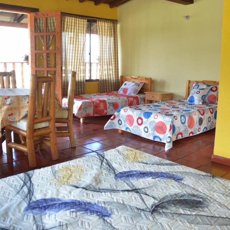 Hacienda la Aurora Finca agroturística - Family Room with Bathroom - 8