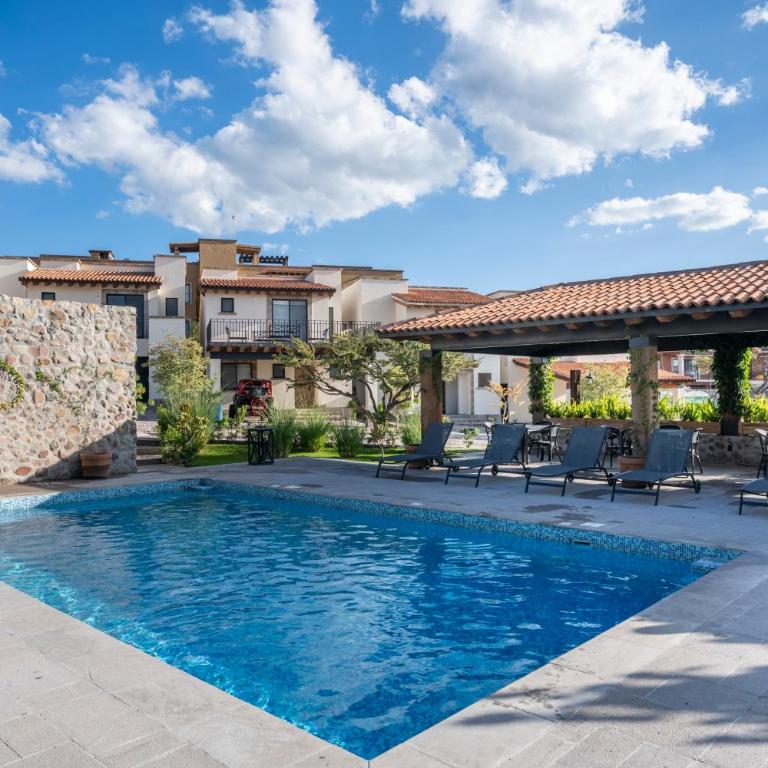 Private Sanctuary 4BR Home with Pool and Gym - Vacation Home - 35