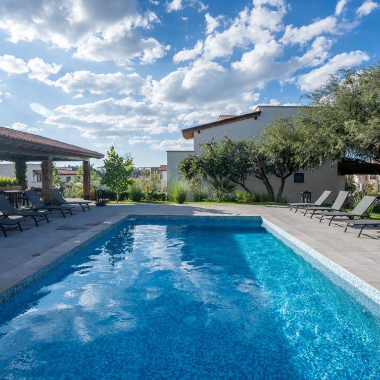 Private Sanctuary 4BR Home with Pool and Gym - Vacation Home - 9