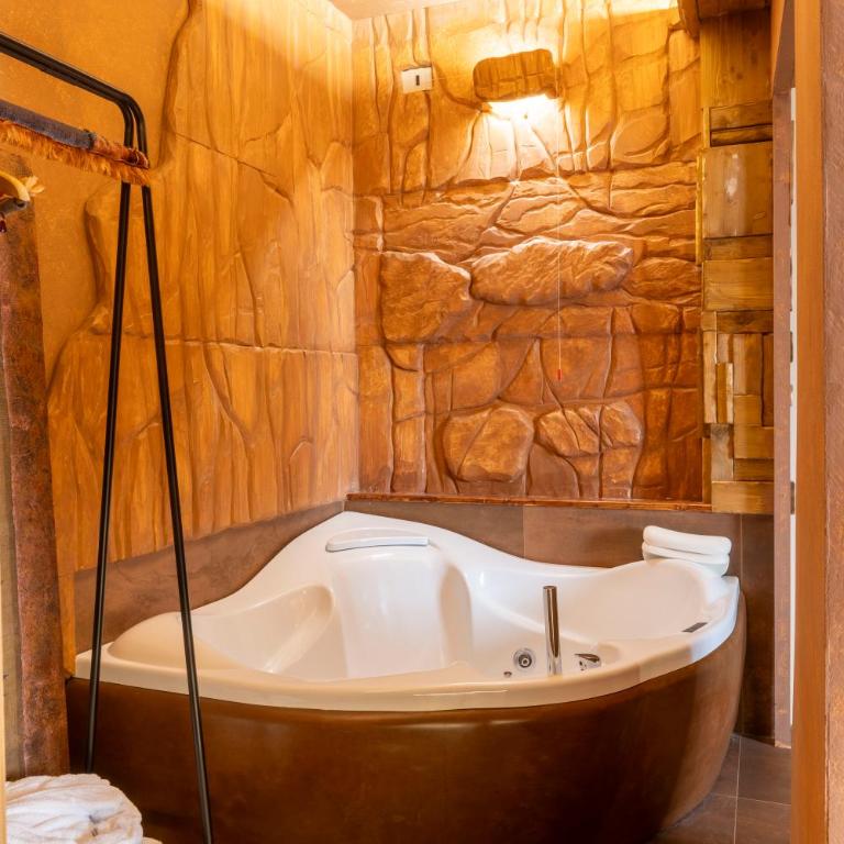 Suite Dreams Montecatini - Camera Matrimoniale Deluxe con Vasca - 6