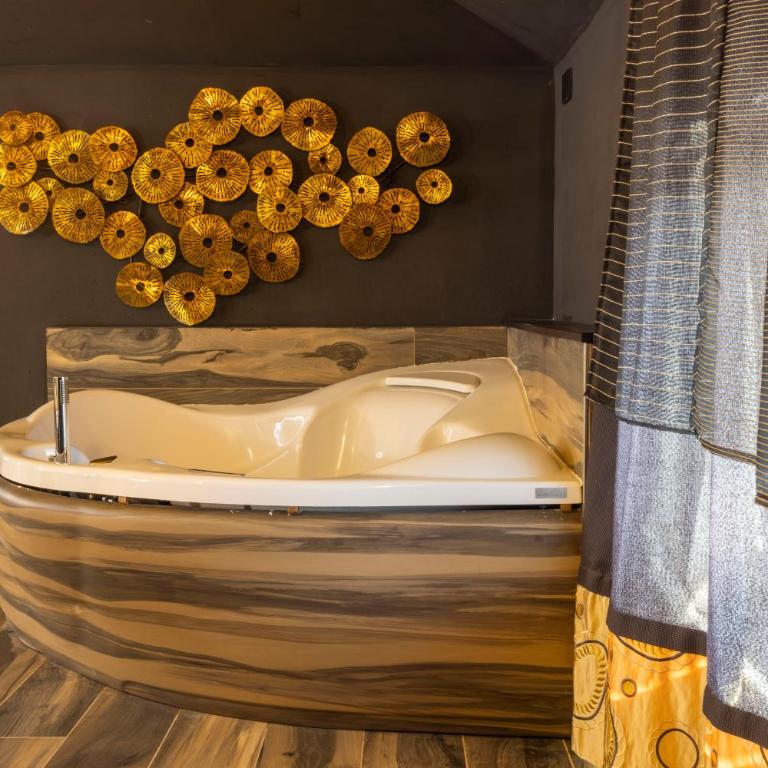 Suite Dreams Montecatini - Camera King con Vasca Idromassaggio - 4