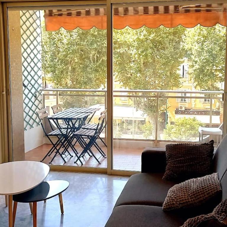 Le REGENCY, appartement familial au cœur du centre-ville, des célèbres jardins Biovès, et seulement à 1 minute à pied de la plage - Apartment mit 3 Schlafzimmern - 3