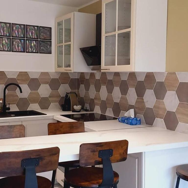 Le REGENCY, appartement familial au cœur du centre-ville, des célèbres jardins Biovès, et seulement à 1 minute à pied de la plage - Apartment mit 3 Schlafzimmern - 7