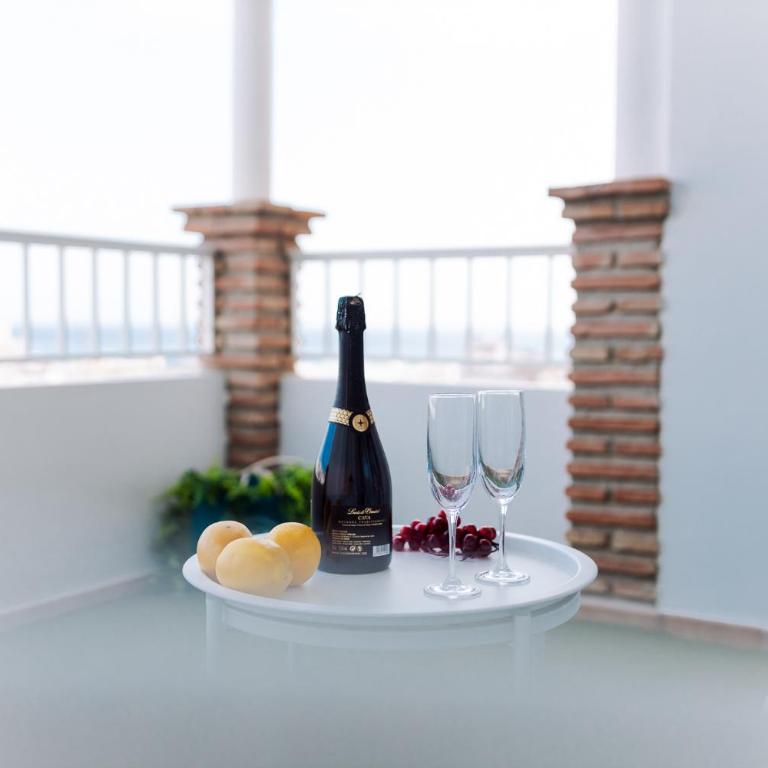 Breakfast at Tiffanys - One-Bedroom Apartment - 21