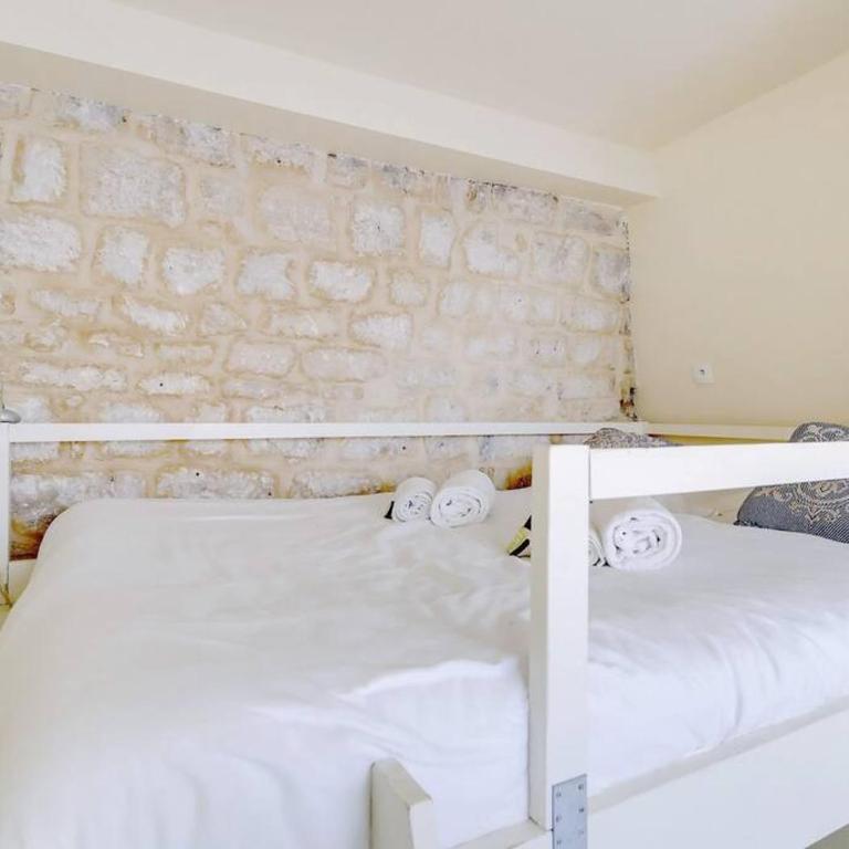 Unique Studio in Marais - One-Bedroom Apartment - 7