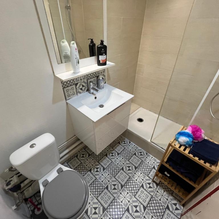 Charmant studio à proximité du Vieux-Port - Apartment - 10